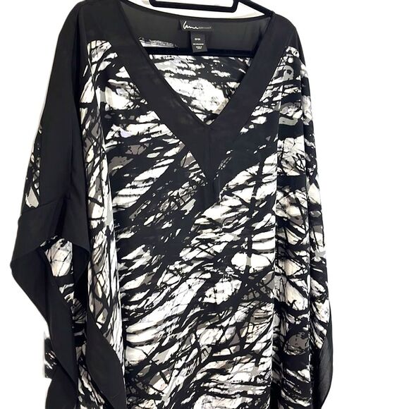 Lane Bryant Pullover V Neck BatWing Top Black White Size 22/24 - Picture 2 of 8